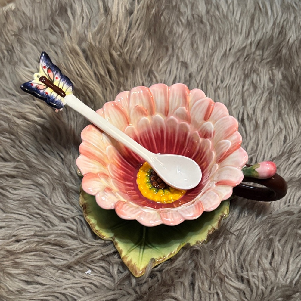 Flower teacup set
